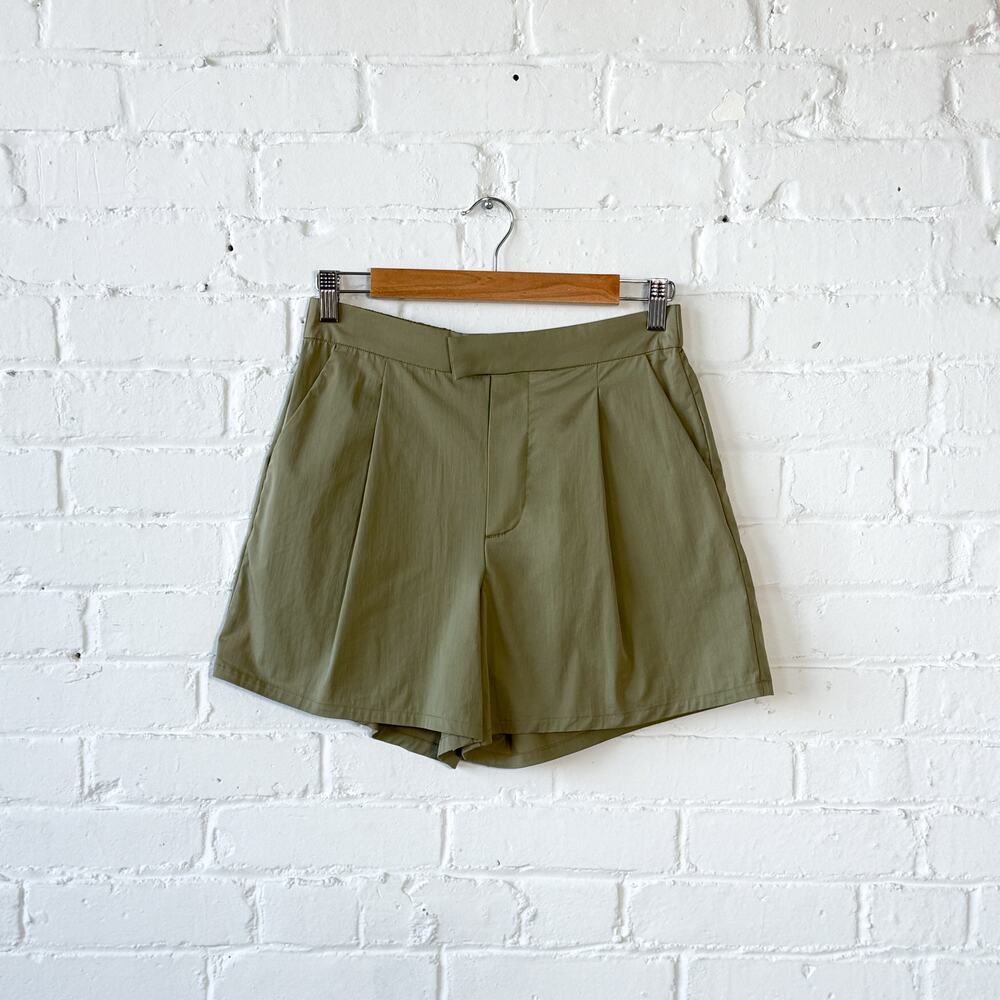 Steve Madden Anida Preppy Pleated Summer Shorts - Size L - Picture 2 of 8
